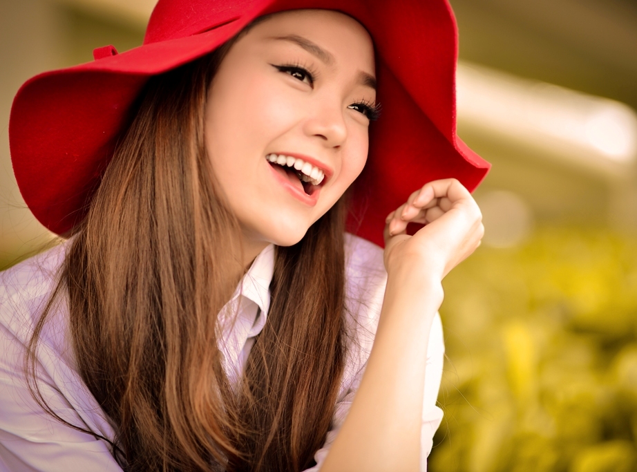 Minh Hằng phẫu thuật độn cằm