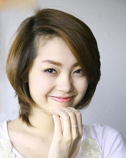 Minh Hằng phẫu thuật độn cằm