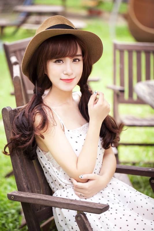 Hot girl gọt mặt lộ ảnh thật không chỉnh sửa