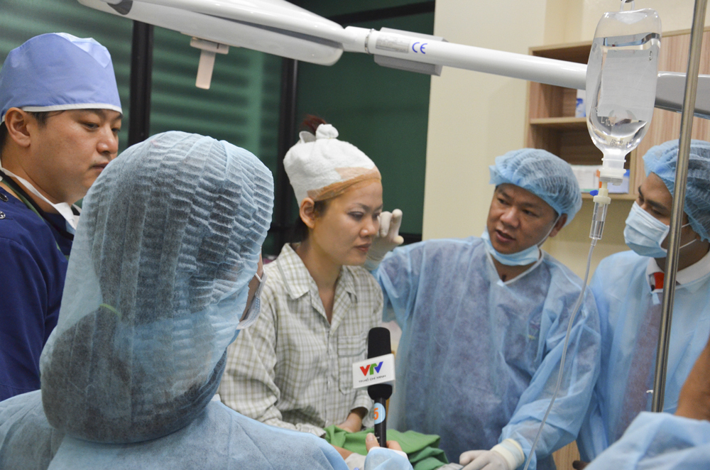 Bác sĩ Choi chuyên gia mắt hàng đầu Hàn Quốc