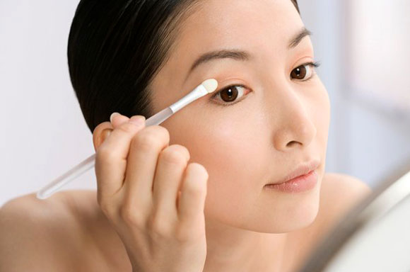 Bí quyết trang điểm giúp mắt to tròn hiệu quả Bí quyết trang điểm giúp mắt to tròn hiệu quả