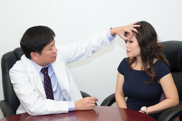 Lấy mỡ mí mắt có nguy hiểm không Lấy mỡ mí mắt có nguy hiểm không