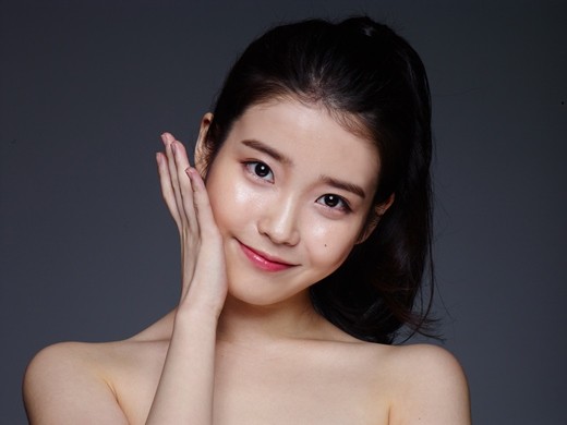 IU gọt mặt