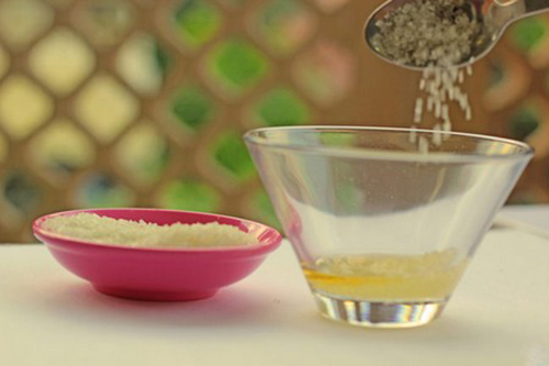 Công thức trị mụn trứng cá từ giấm táo