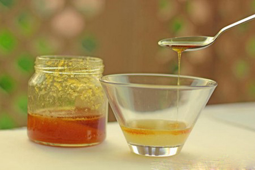 Công thức trị mụn trứng cá từ giấm táo