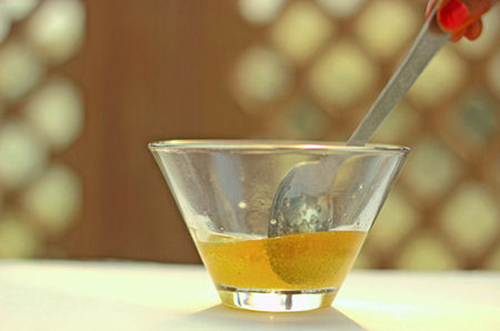 Công thức trị mụn trứng cá từ giấm táo