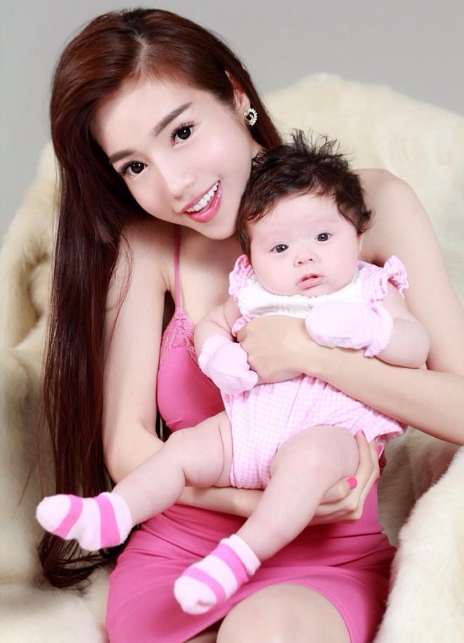 Elly Trần thẩm mỹ mắt