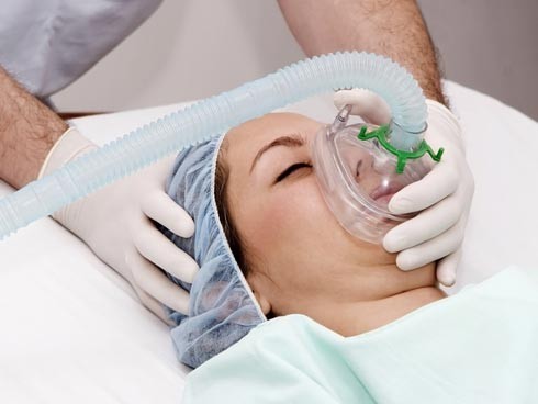 Nâng ngực nội soi gây mê hay gây tê