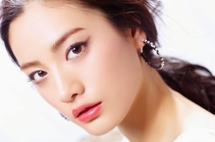 Sao Hàn phẫu thuật thẩm mỹ mắt