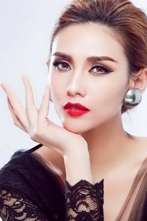 Võ Hoàng Yến phẫu thuật ngực