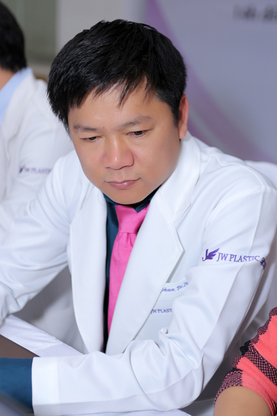 theo-chan-bac-si-tham-mat-hang-dau-han-quoc-hong-lim-choi-tai-viet-nam-21