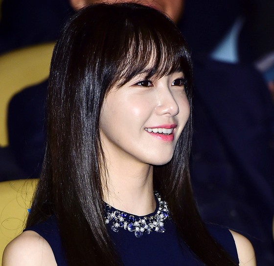 Yoona nâng mũi