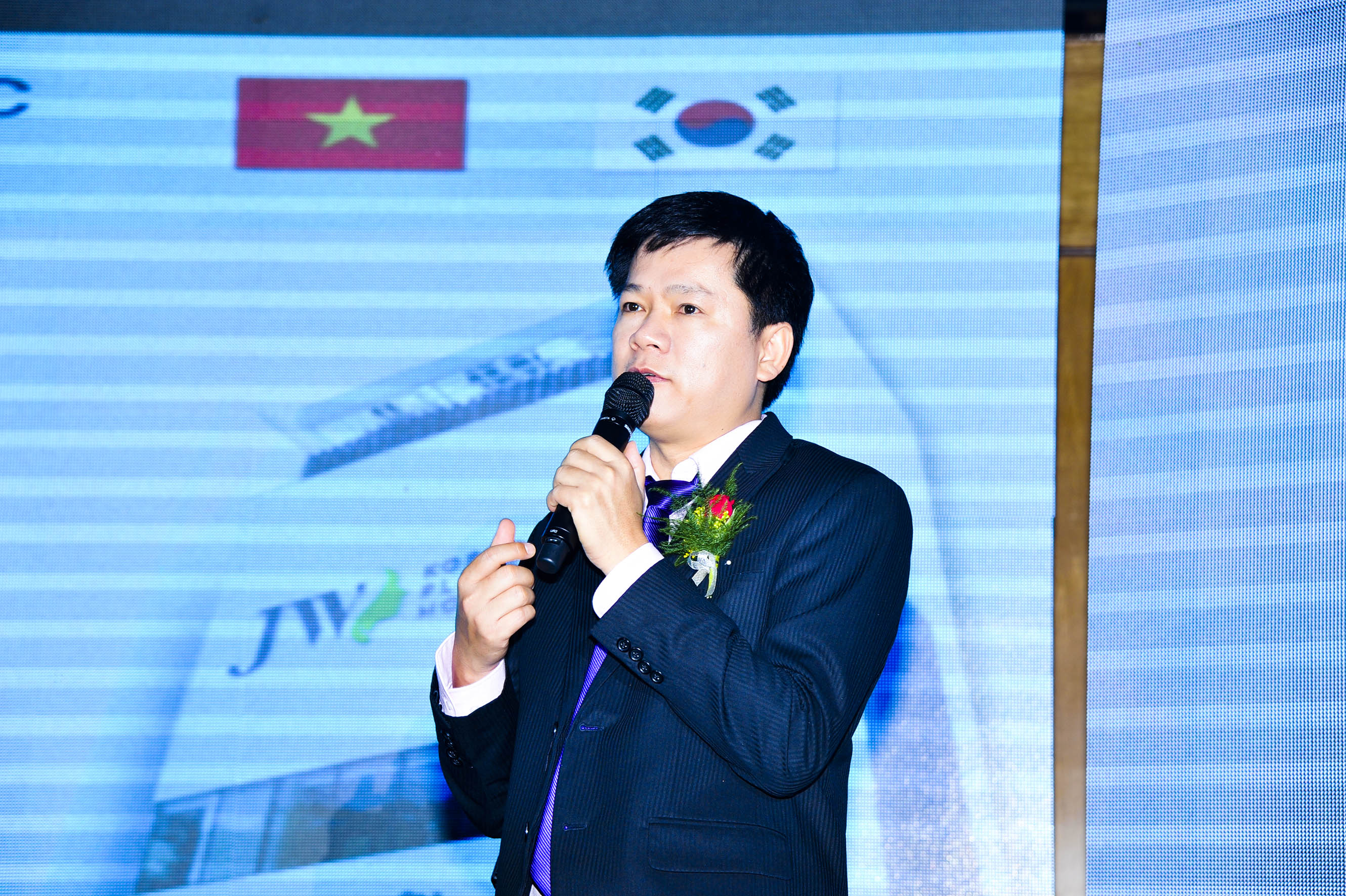 toan-canh-le-ky-niem-15-nam-khang-dinh-thuong-hieu-jw-40