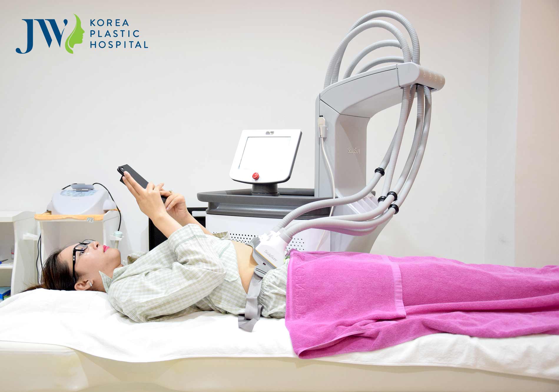 Hút mỡ không phẫu thuật với Laser SculpSure 