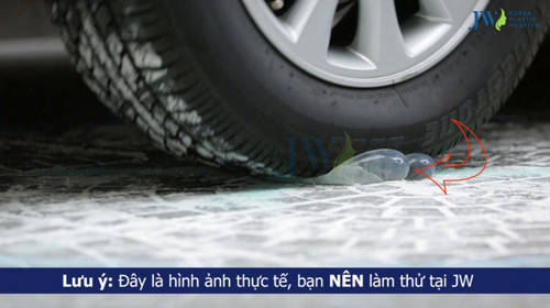 Túi giọt nước Demi bị xe cán qua không vỡ