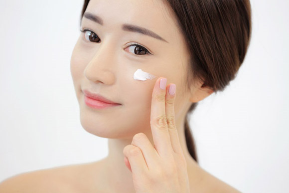 Những sai lầm nên tránh khi chăm sóc da cho mùa mưa-hình 2