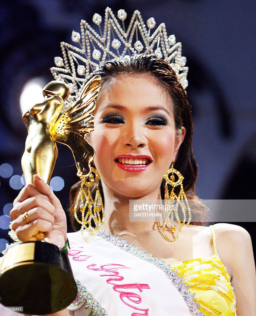 diem-danh-13-guong-mat-hoa-hau-chuyen-gioi-quoc-te-qua-cac-thoi-ki-10