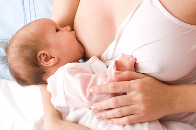 nâng ngực có ảnh hưởng đến sinh con không