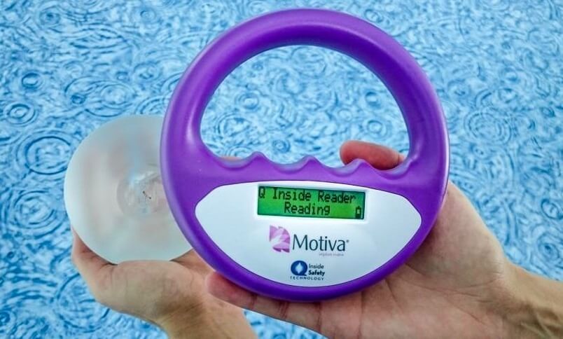 Thông tin về tình trạng ngực sẽ được con chip báo cáo qua máy quét cầm tay.