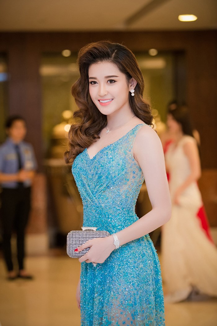 Top 10 mỹ nhân có vòng eo nhỏ nhất Việt Nam - Á hậu Huyền My