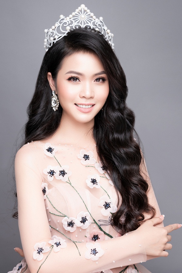 Kim Ngọc - Sao Việt phẫu thuật thẩm mỹ