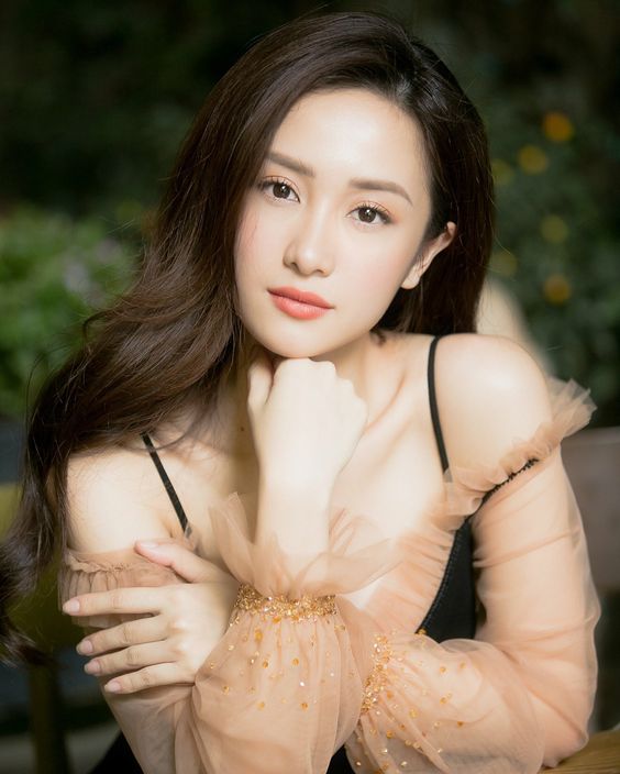 My nhan tuoi hoi co than hinh nong bong - Hot girl Jun Vũ
