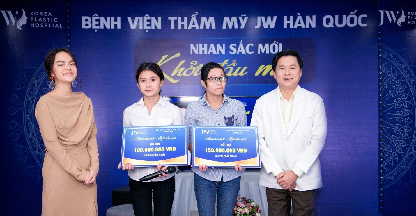 Bác sĩ Tú Dung thường xuyên đồng hành cùng các nghệ sĩ Việt