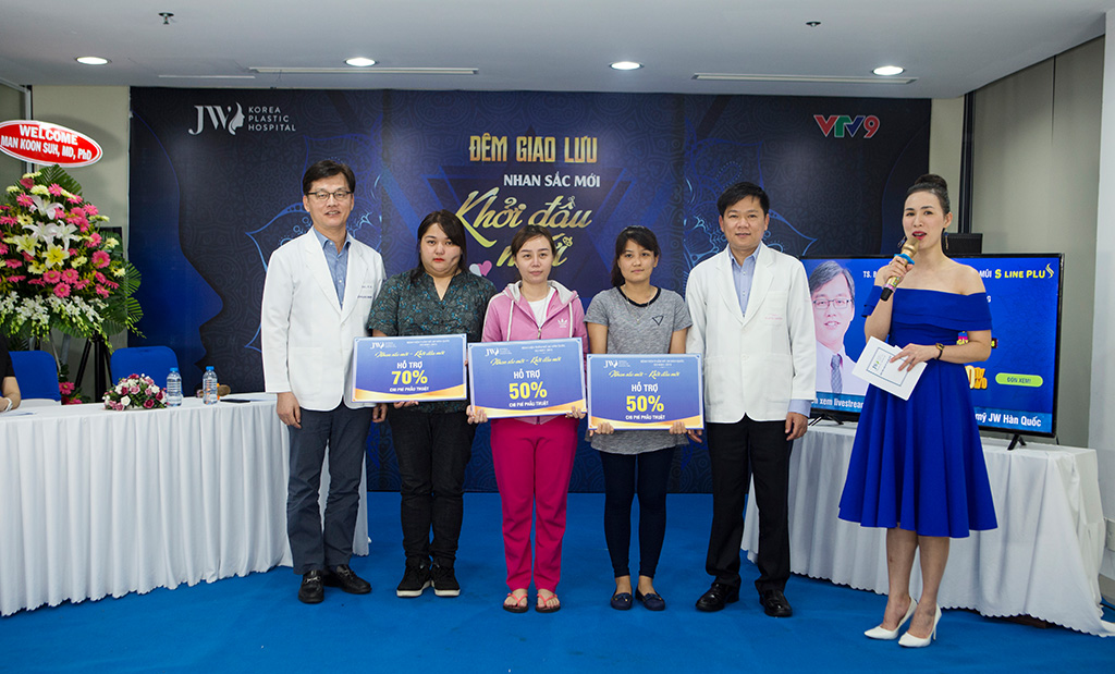 Tiến sĩ, bác sĩ Man Koon Suh đồng hành cùng chương trình Nhan sắc mới, khởi đầu mới mùa 1