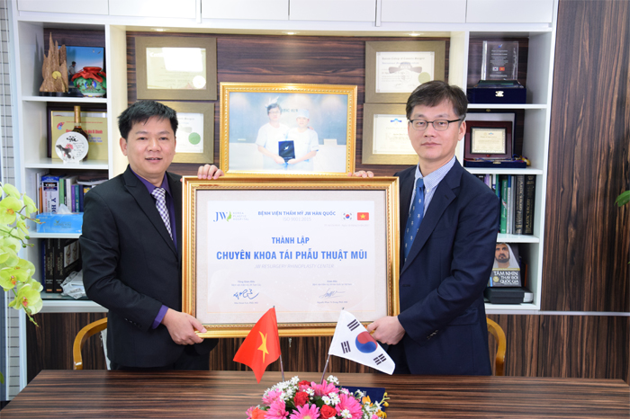 Chân dung vị bác sĩ cứu chữa thành công hàng nghìn trường hợp mũi hỏng - hình 5