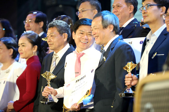 Anh mến, Bác sĩ Tú Dung, Phẫu thuật thẩm mỹ