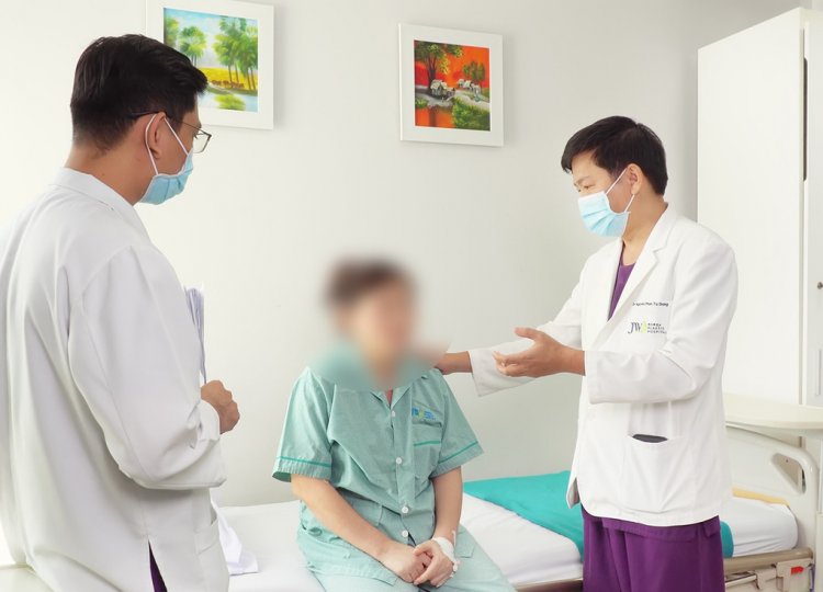 thẩm mỹ chui, bơm mông chui