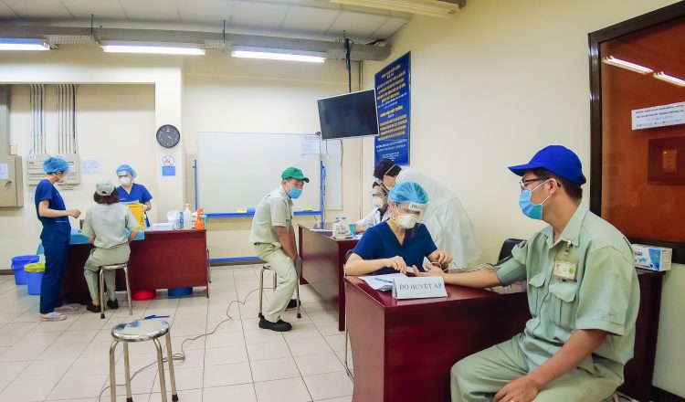 bệnh viện JW tiêm vaccine Covid-19