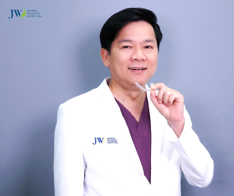 niềng răng trong suốt có đau không