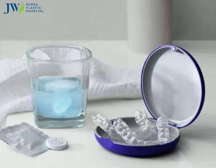 Sử dụng niềng răng trong suốt AI
