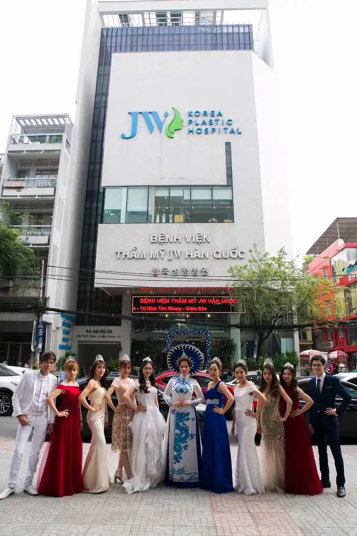 Top 10 of impressive persons who have plastic surgery in JW Hospital