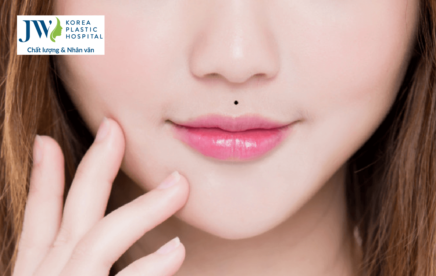 nốt ruồi trên môi