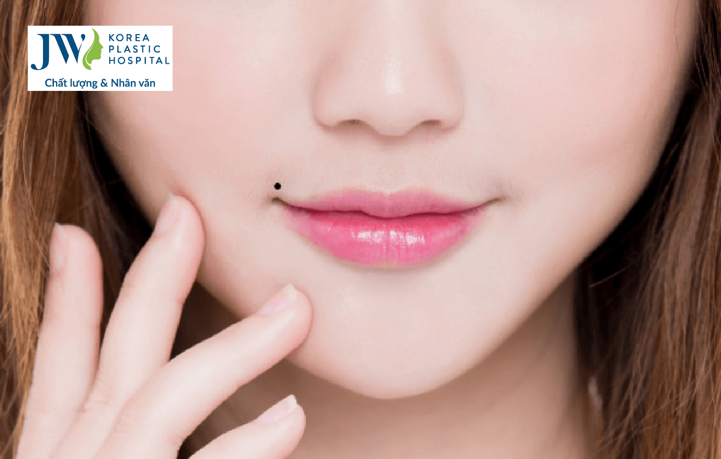 nốt ruồi trên môi