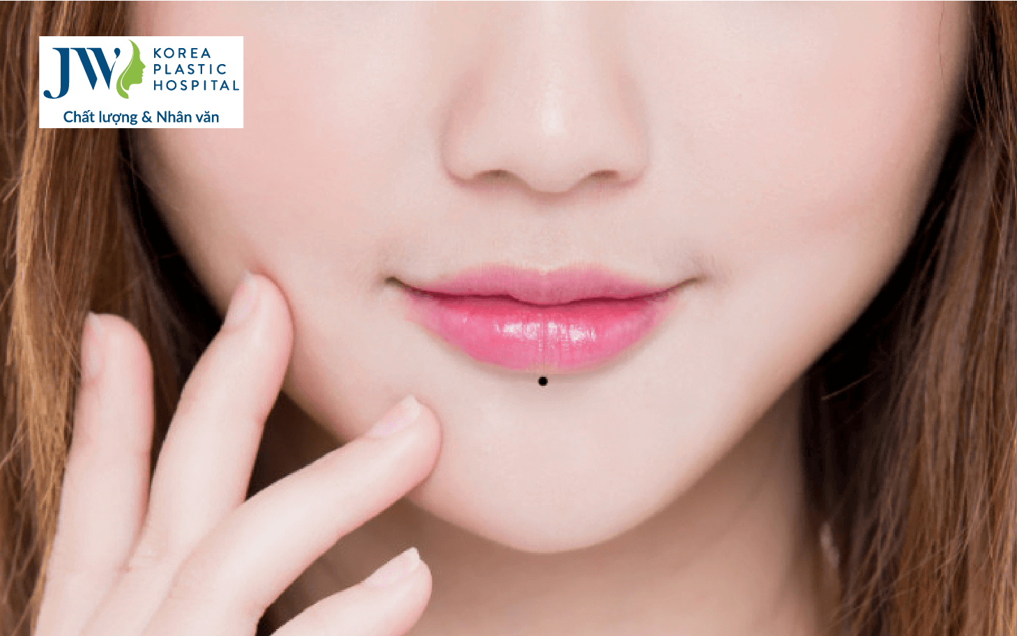 nốt ruồi trên môi