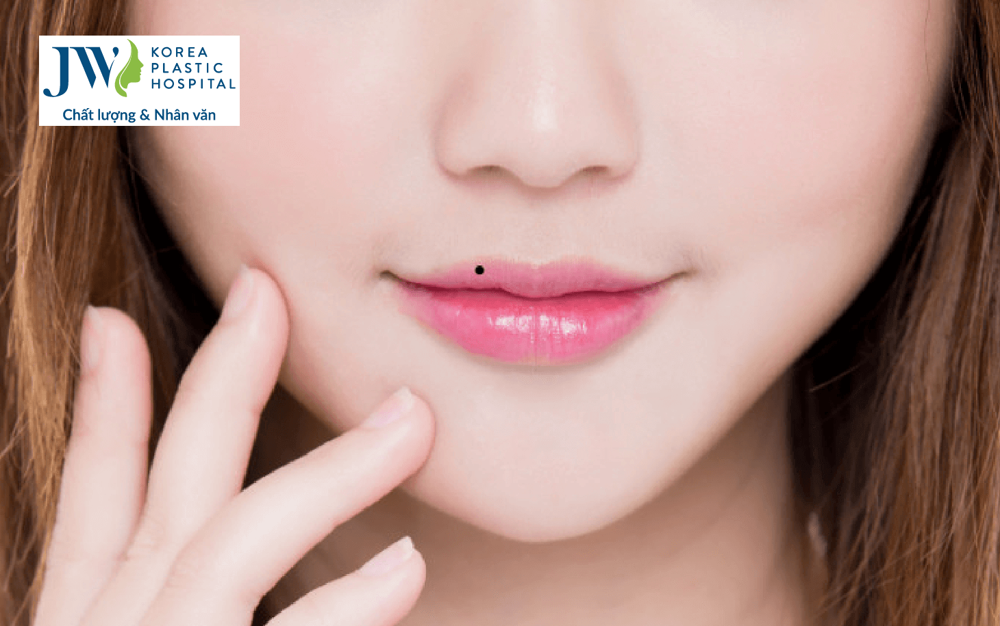 nốt ruồi trên môi
