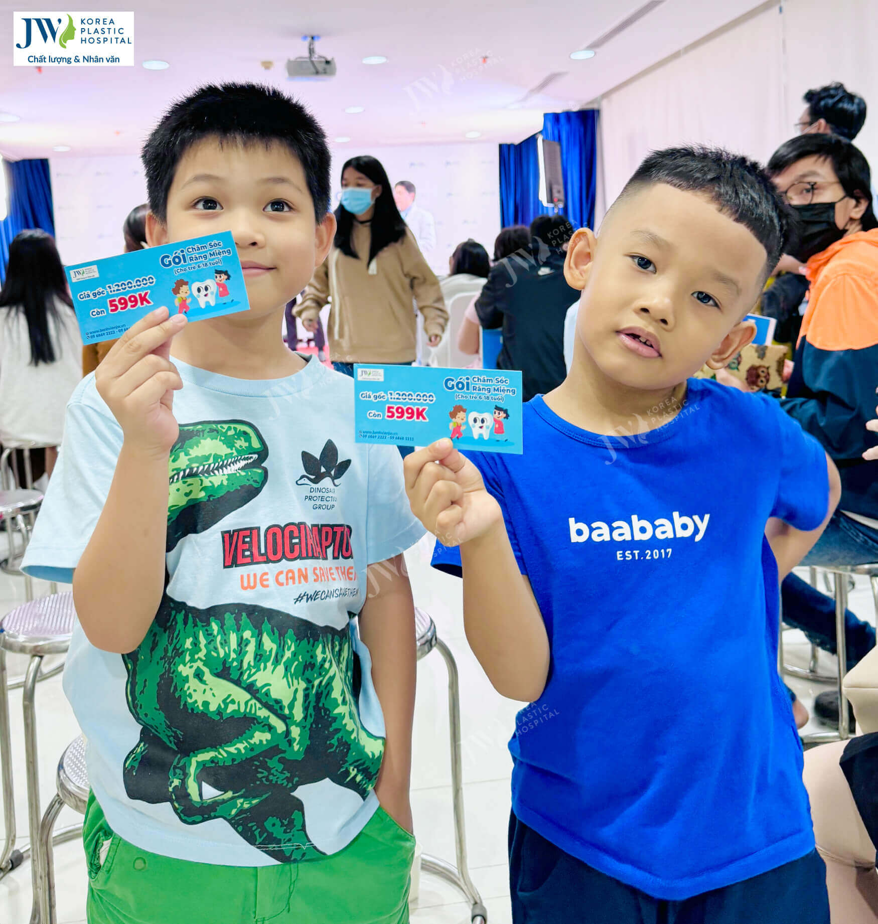 khach-hang-nhan-voucher