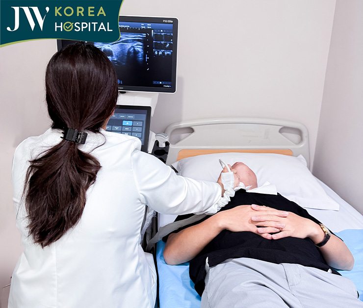 Hình ảnh khách hàng được siêu âm tại Bệnh viện JW